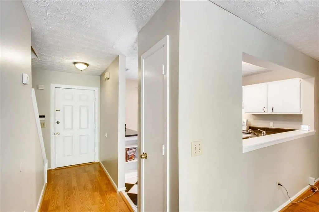 2610 Queen Anne Court, Sandy Springs, Georgia 30350, 2 Bedrooms Bedrooms, ,2 BathroomsBathrooms,Residential,Sold,2610 Queen Anne Court,6544106