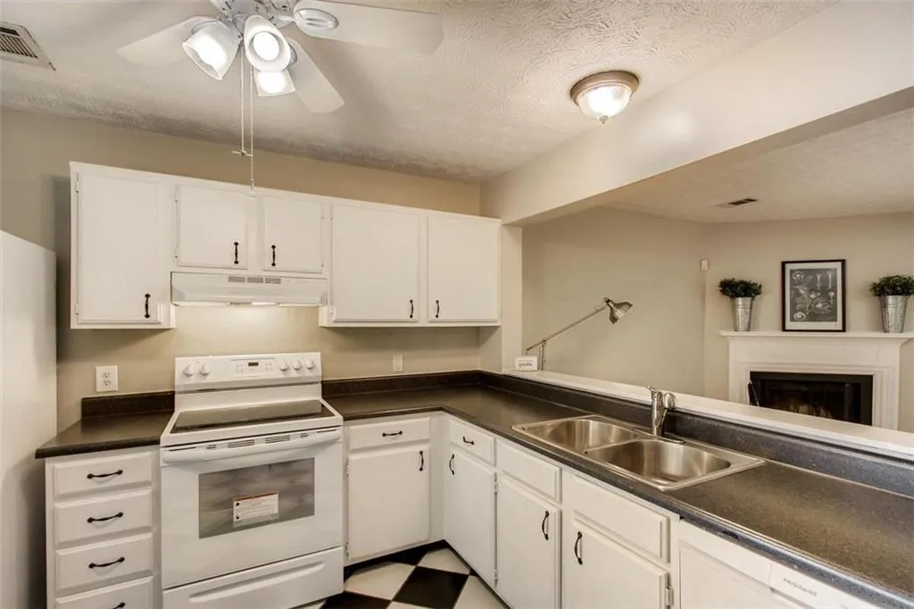 2610 Queen Anne Court, Sandy Springs, Georgia 30350, 2 Bedrooms Bedrooms, ,2 BathroomsBathrooms,Residential,Sold,2610 Queen Anne Court,6544106