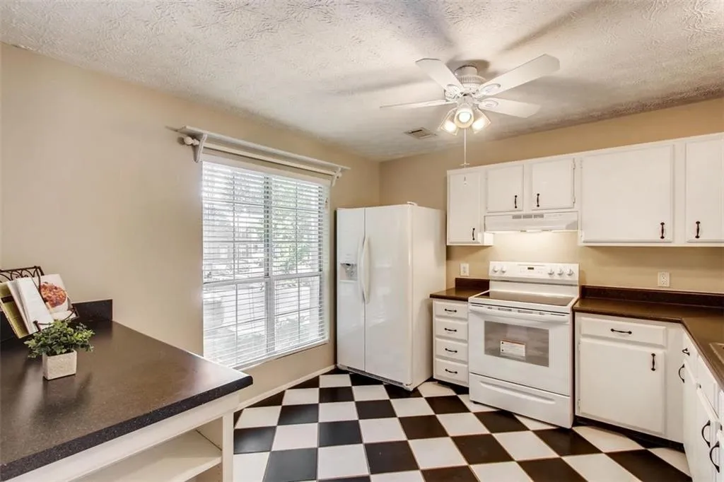 2610 Queen Anne Court, Sandy Springs, Georgia 30350, 2 Bedrooms Bedrooms, ,2 BathroomsBathrooms,Residential,Sold,2610 Queen Anne Court,6544106