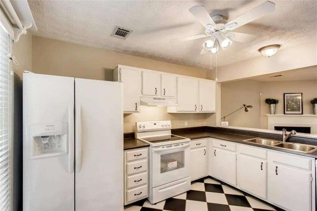 2610 Queen Anne Court, Sandy Springs, Georgia 30350, 2 Bedrooms Bedrooms, ,2 BathroomsBathrooms,Residential,Sold,2610 Queen Anne Court,6544106