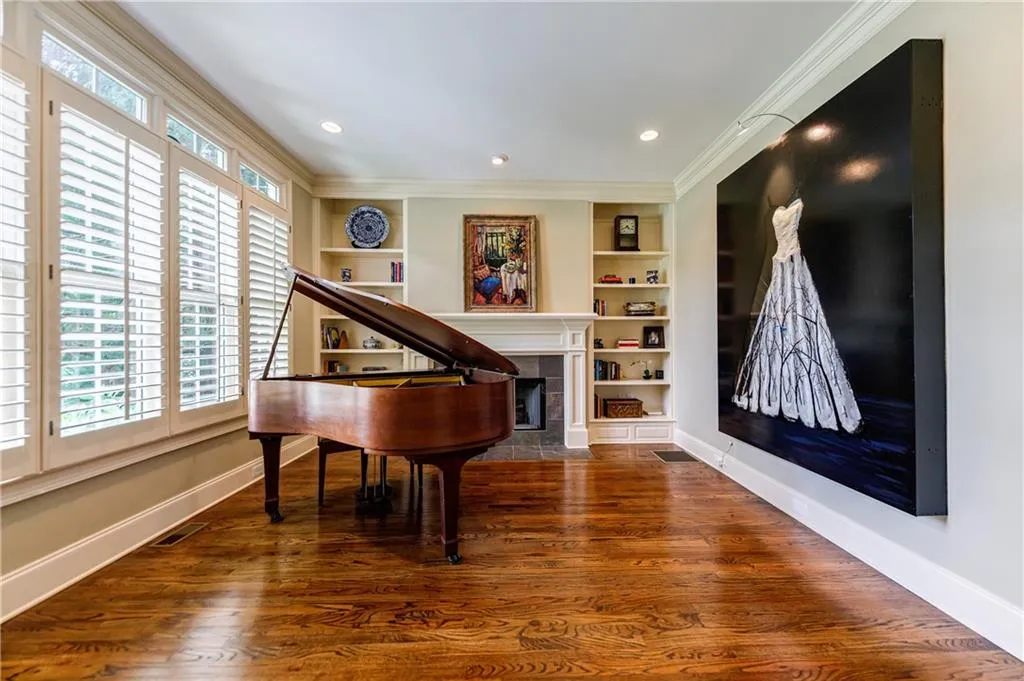 510 Park Gate Court, Atlanta, Georgia 30342, 5 Bedrooms Bedrooms, ,5 BathroomsBathrooms,Residential,Sold,510 Park Gate Court,6913431