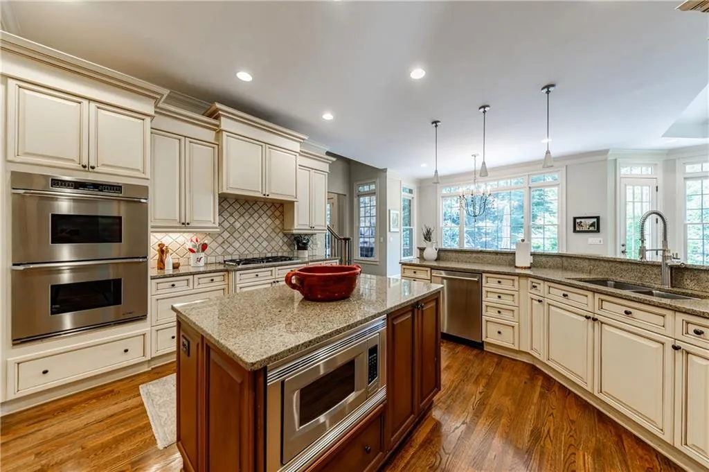 510 Park Gate Court, Atlanta, Georgia 30342, 5 Bedrooms Bedrooms, ,5 BathroomsBathrooms,Residential,Sold,510 Park Gate Court,6913431