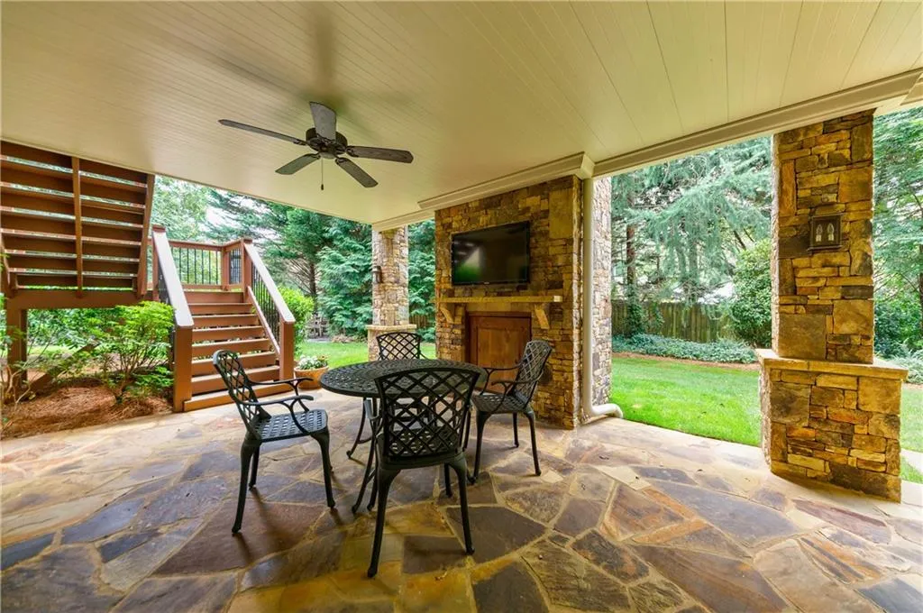 510 Park Gate Court, Atlanta, Georgia 30342, 5 Bedrooms Bedrooms, ,5 BathroomsBathrooms,Residential,Sold,510 Park Gate Court,6913431