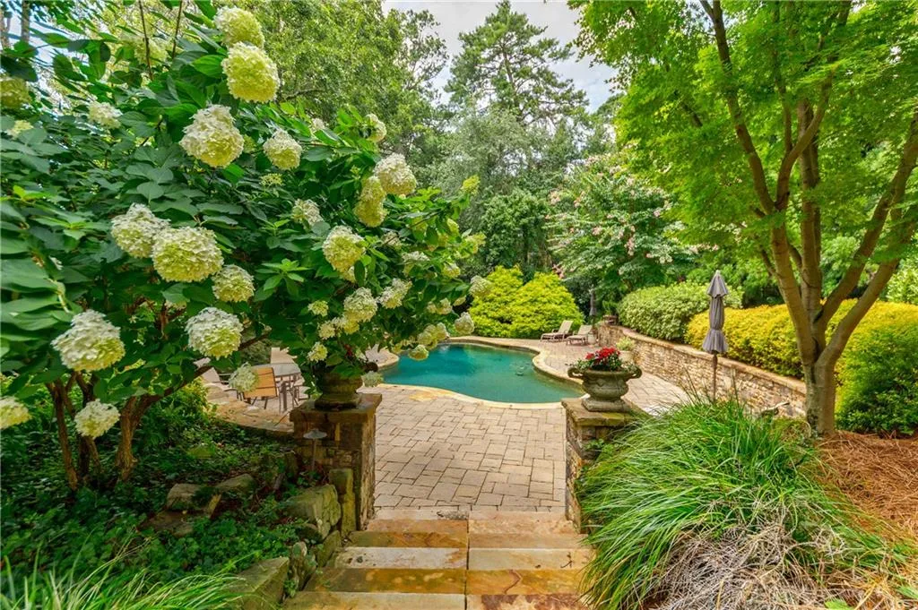 510 Park Gate Court, Atlanta, Georgia 30342, 5 Bedrooms Bedrooms, ,5 BathroomsBathrooms,Residential,Sold,510 Park Gate Court,6913431