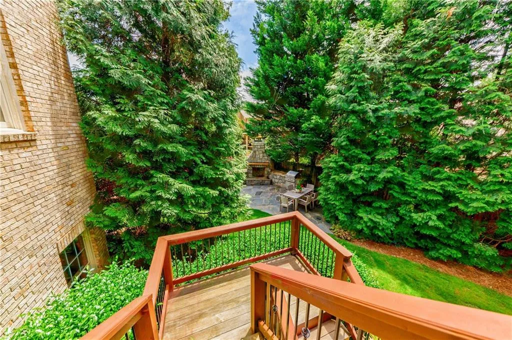 510 Park Gate Court, Atlanta, Georgia 30342, 5 Bedrooms Bedrooms, ,5 BathroomsBathrooms,Residential,Sold,510 Park Gate Court,6913431