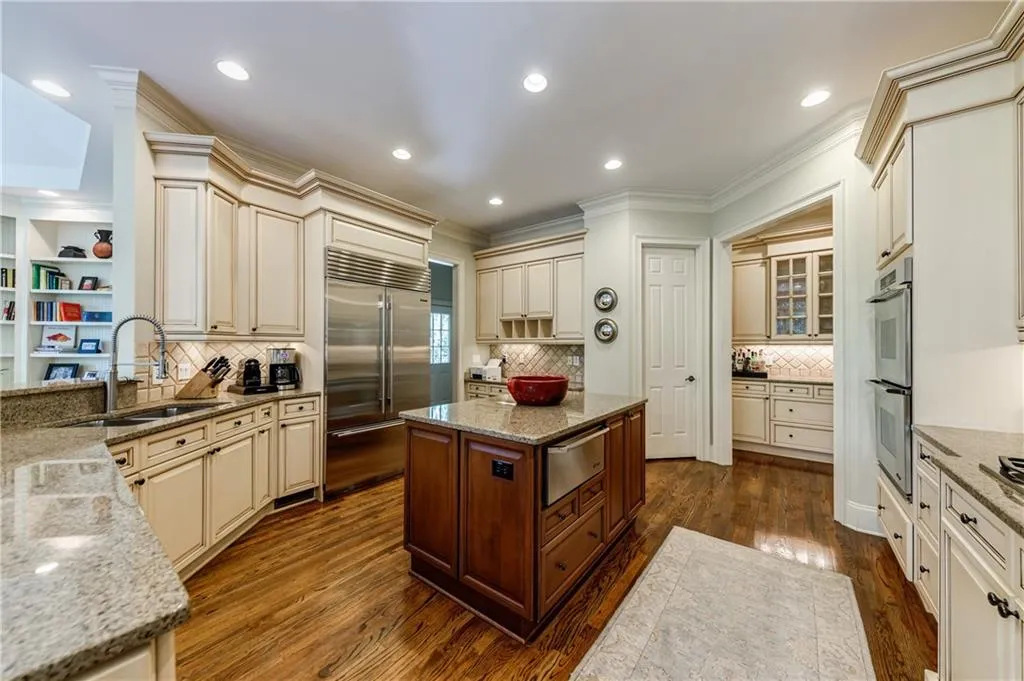 510 Park Gate Court, Atlanta, Georgia 30342, 5 Bedrooms Bedrooms, ,5 BathroomsBathrooms,Residential,Sold,510 Park Gate Court,6913431