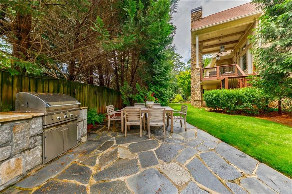 510 Park Gate Court, Atlanta, Georgia 30342, 5 Bedrooms Bedrooms, ,5 BathroomsBathrooms,Residential,Sold,510 Park Gate Court,6913431