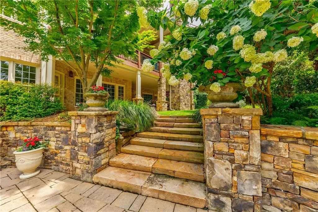 510 Park Gate Court, Atlanta, Georgia 30342, 5 Bedrooms Bedrooms, ,5 BathroomsBathrooms,Residential,Sold,510 Park Gate Court,6913431