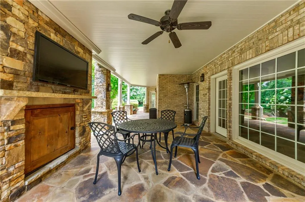 510 Park Gate Court, Atlanta, Georgia 30342, 5 Bedrooms Bedrooms, ,5 BathroomsBathrooms,Residential,Sold,510 Park Gate Court,6913431