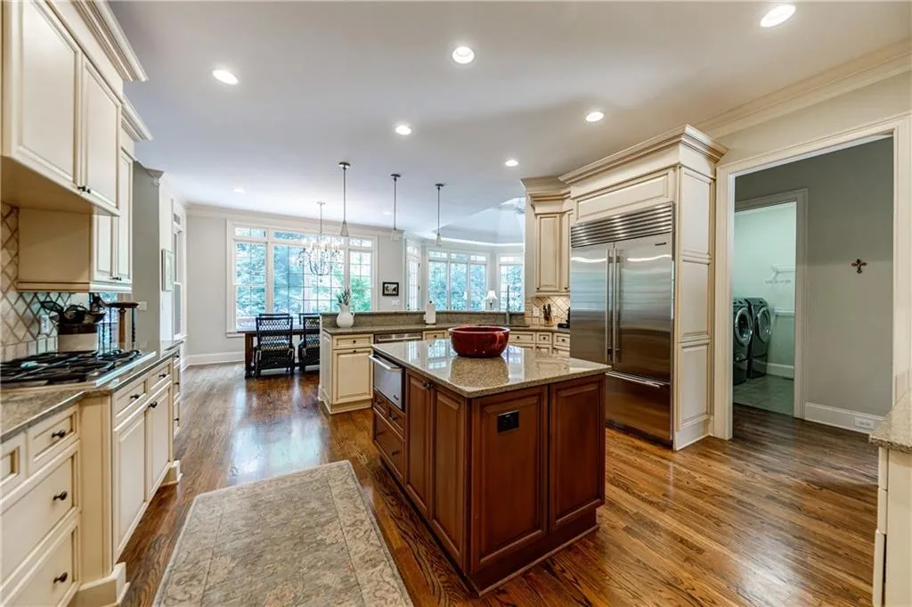510 Park Gate Court, Atlanta, Georgia 30342, 5 Bedrooms Bedrooms, ,5 BathroomsBathrooms,Residential,Sold,510 Park Gate Court,6913431