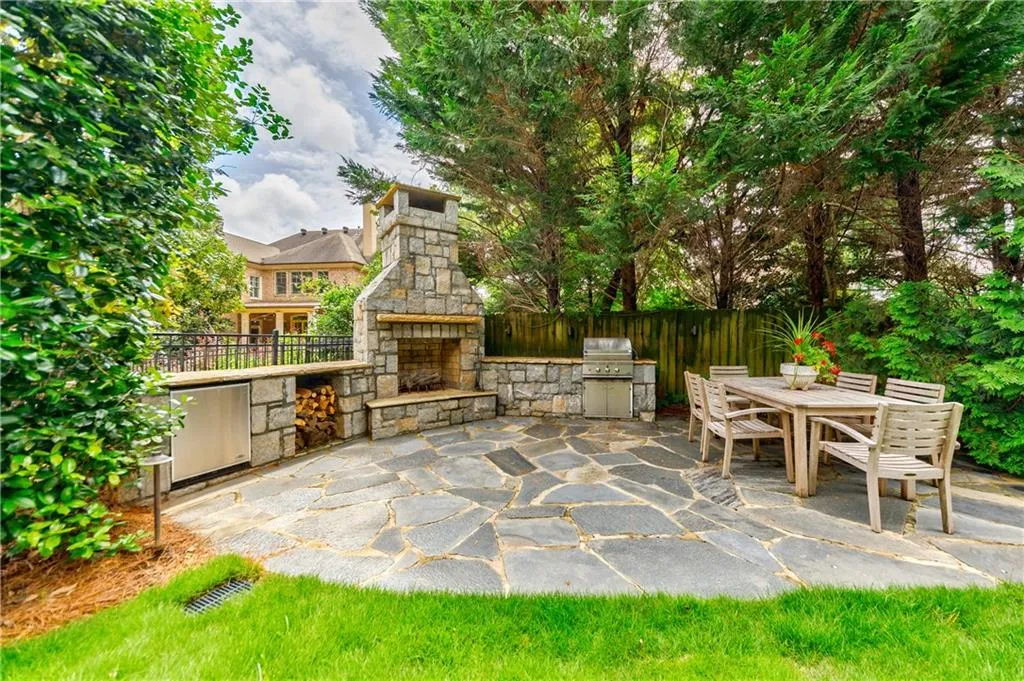 510 Park Gate Court, Atlanta, Georgia 30342, 5 Bedrooms Bedrooms, ,5 BathroomsBathrooms,Residential,Sold,510 Park Gate Court,6913431
