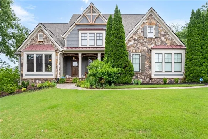 Welcome Home to 510 Evening Mist Dr!  Featuring amazing mountain views!
