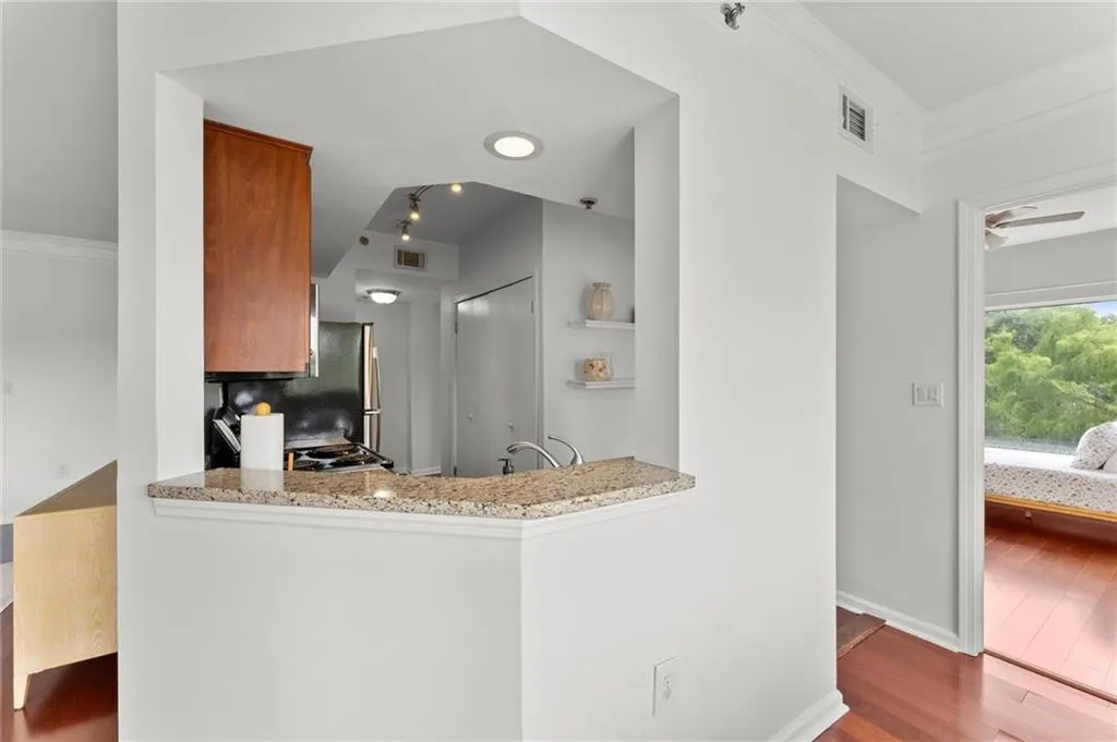 275 13th Street Ne Unit 502, Atlanta, Georgia 30309, 2 Bedrooms Bedrooms, ,1 BathroomBathrooms,Residential,For Sale,275 13th Street Ne Unit 502,7670181