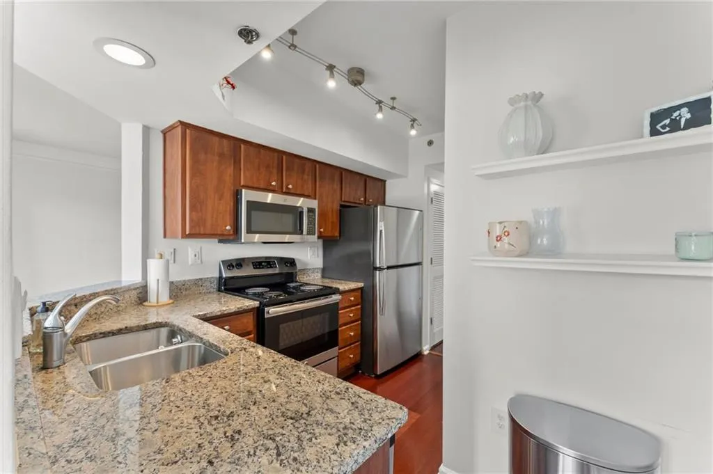 275 13th Street Ne Unit 502, Atlanta, Georgia 30309, 2 Bedrooms Bedrooms, ,1 BathroomBathrooms,Residential,For Sale,275 13th Street Ne Unit 502,7670181