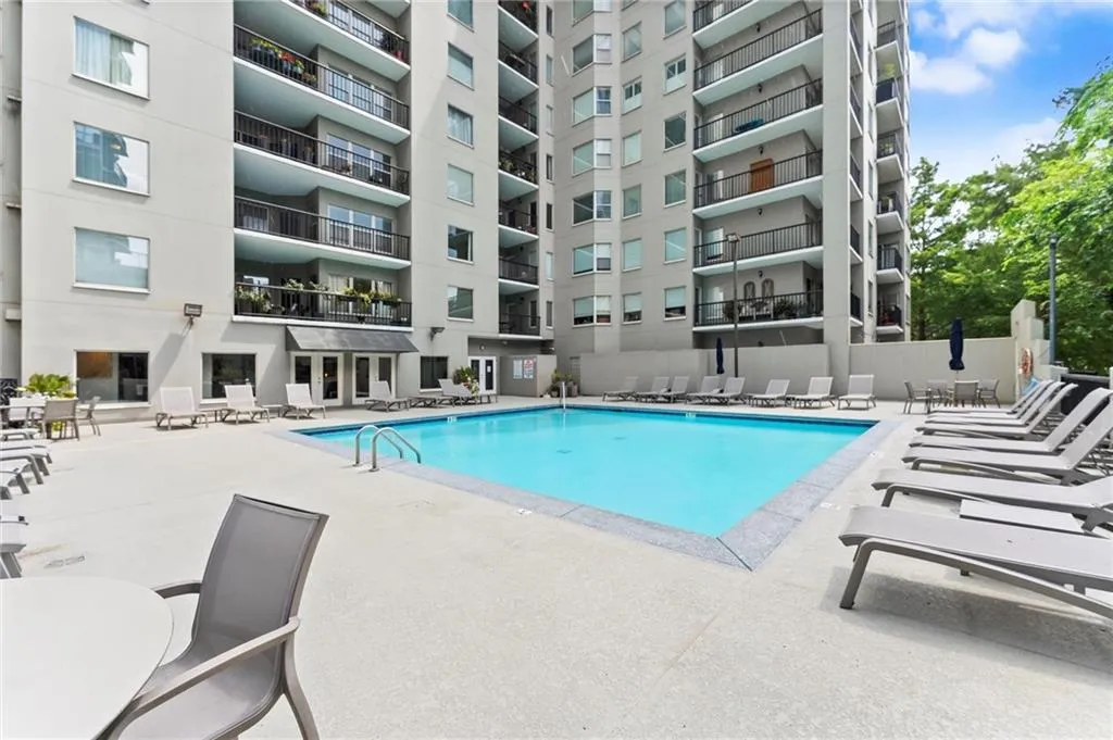 275 13th Street Ne Unit 502, Atlanta, Georgia 30309, 2 Bedrooms Bedrooms, ,1 BathroomBathrooms,Residential,For Sale,275 13th Street Ne Unit 502,7670181
