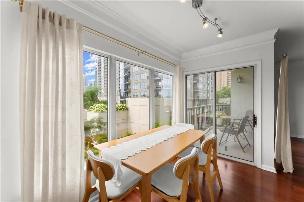 275 13th Street Ne Unit 502, Atlanta, Georgia 30309, 2 Bedrooms Bedrooms, ,1 BathroomBathrooms,Residential,For Sale,275 13th Street Ne Unit 502,7670181