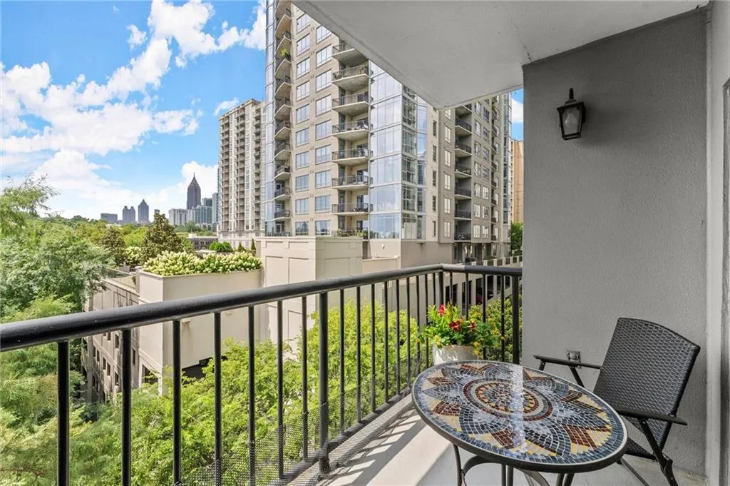 275 13th Street Ne Unit 502, Atlanta, Georgia 30309, 2 Bedrooms Bedrooms, ,1 BathroomBathrooms,Residential,For Sale,275 13th Street Ne Unit 502,7670181