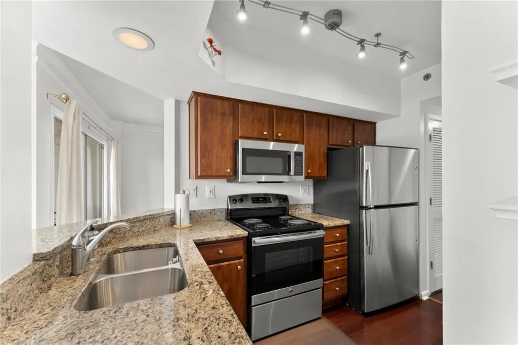 275 13th Street Ne Unit 502, Atlanta, Georgia 30309, 2 Bedrooms Bedrooms, ,1 BathroomBathrooms,Residential,For Sale,275 13th Street Ne Unit 502,7670181