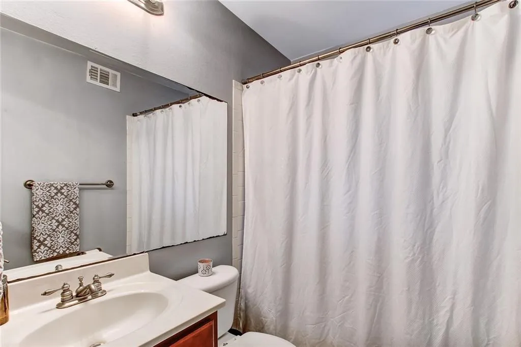 6940 Roswell Road Unit#20b, Sandy Springs, Georgia 30328, 2 Bedrooms Bedrooms, ,1 BathroomBathrooms,Residential,Sold,6940 Roswell Road Unit#20b,6590949