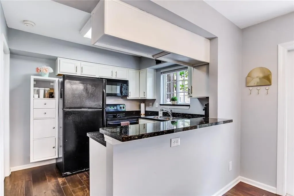 6940 Roswell Road Unit#20b, Sandy Springs, Georgia 30328, 2 Bedrooms Bedrooms, ,1 BathroomBathrooms,Residential,Sold,6940 Roswell Road Unit#20b,6590949