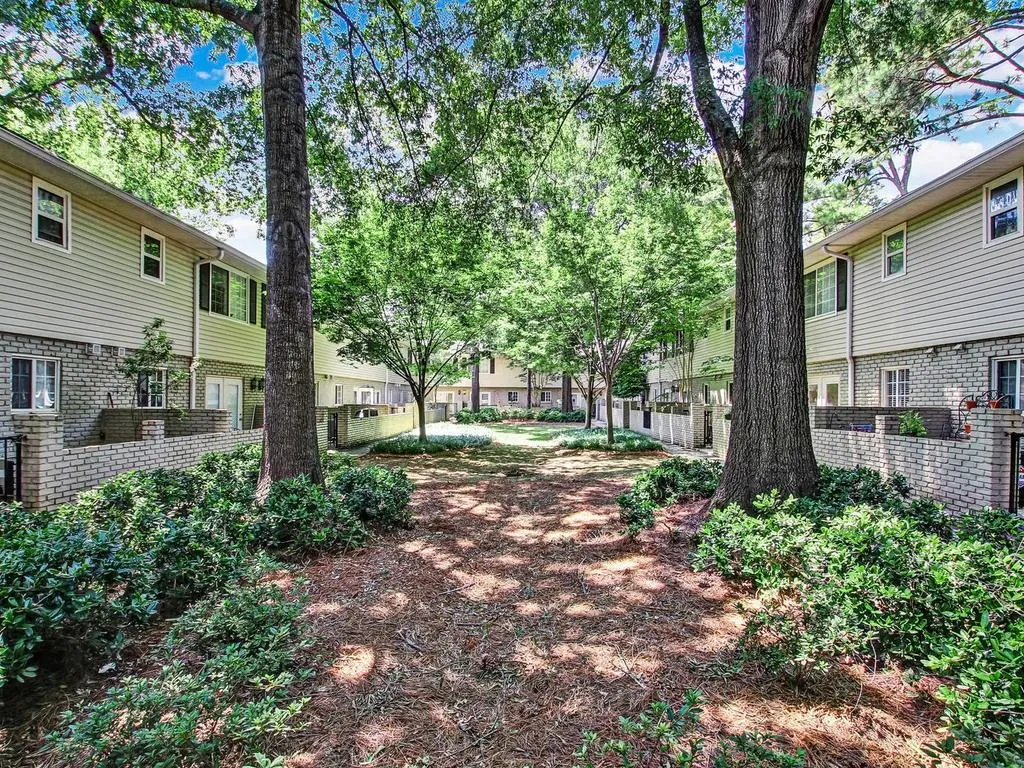 6940 Roswell Road Unit#20b, Sandy Springs, Georgia 30328, 2 Bedrooms Bedrooms, ,1 BathroomBathrooms,Residential,Sold,6940 Roswell Road Unit#20b,6590949