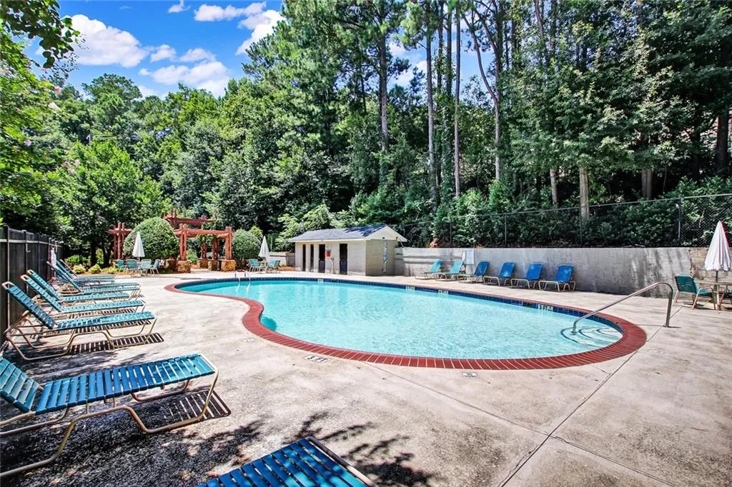 6940 Roswell Road Unit#20b, Sandy Springs, Georgia 30328, 2 Bedrooms Bedrooms, ,1 BathroomBathrooms,Residential,Sold,6940 Roswell Road Unit#20b,6590949