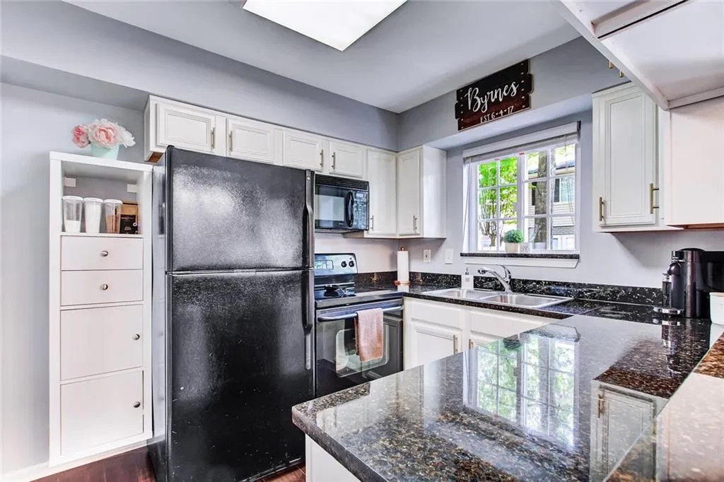 6940 Roswell Road Unit#20b, Sandy Springs, Georgia 30328, 2 Bedrooms Bedrooms, ,1 BathroomBathrooms,Residential,Sold,6940 Roswell Road Unit#20b,6590949