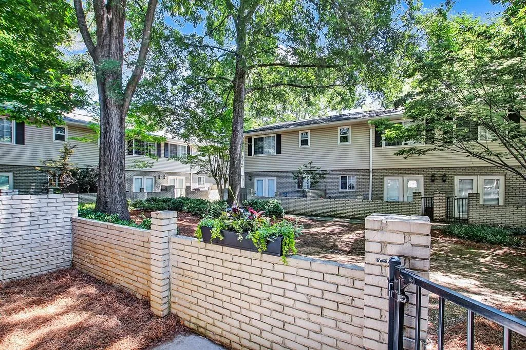 6940 Roswell Road Unit#20b, Sandy Springs, Georgia 30328, 2 Bedrooms Bedrooms, ,1 BathroomBathrooms,Residential,Sold,6940 Roswell Road Unit#20b,6590949