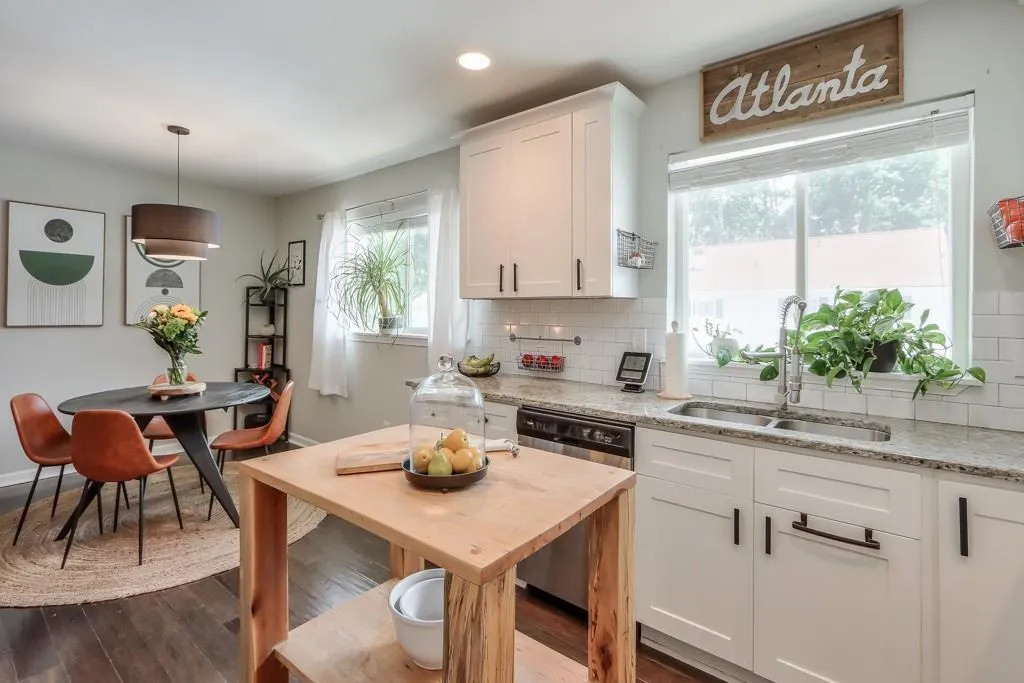 7319 Cardigan Circle, Sandy Springs, Georgia 30328, 4 Bedrooms Bedrooms, ,3 BathroomsBathrooms,Residential,Sold,7319 Cardigan Circle,7066714