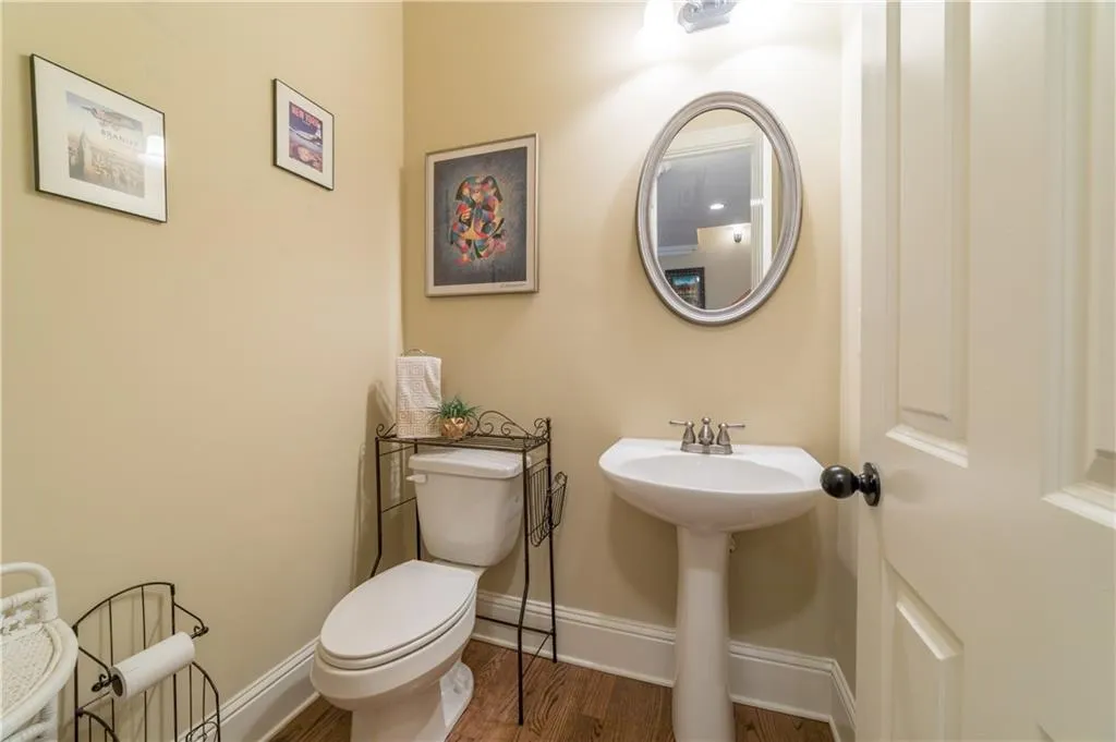 123 Alderwood Hill Unit 102, Sandy Springs, Georgia 30328, 4 Bedrooms Bedrooms, ,4 BathroomsBathrooms,Residential,Sold,123 Alderwood Hill Unit 102,6855362