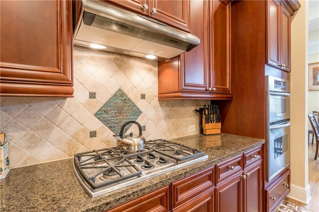 123 Alderwood Hill Unit 102, Sandy Springs, Georgia 30328, 4 Bedrooms Bedrooms, ,4 BathroomsBathrooms,Residential,Sold,123 Alderwood Hill Unit 102,6855362