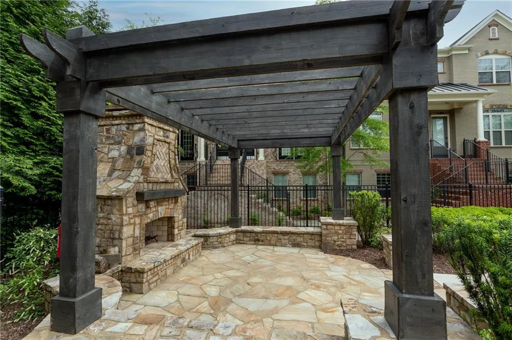 123 Alderwood Hill Unit 102, Sandy Springs, Georgia 30328, 4 Bedrooms Bedrooms, ,4 BathroomsBathrooms,Residential,Sold,123 Alderwood Hill Unit 102,6855362