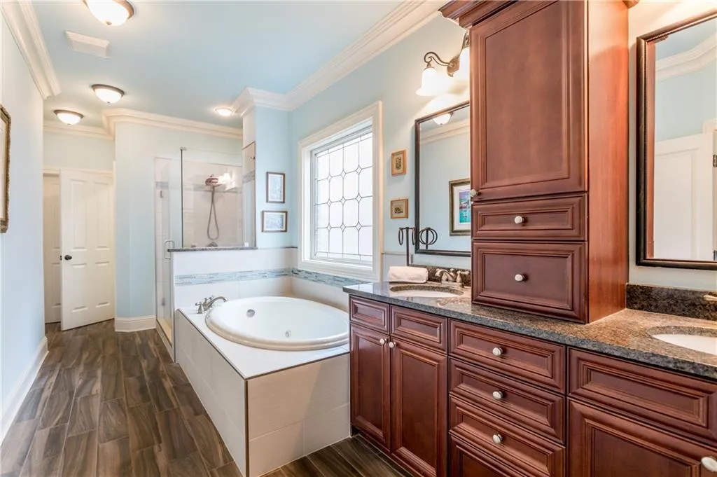 123 Alderwood Hill Unit 102, Sandy Springs, Georgia 30328, 4 Bedrooms Bedrooms, ,4 BathroomsBathrooms,Residential,Sold,123 Alderwood Hill Unit 102,6855362