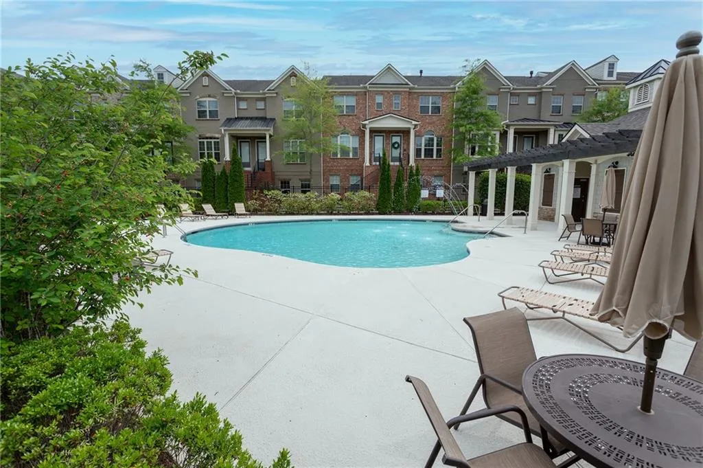 123 Alderwood Hill Unit 102, Sandy Springs, Georgia 30328, 4 Bedrooms Bedrooms, ,4 BathroomsBathrooms,Residential,Sold,123 Alderwood Hill Unit 102,6855362