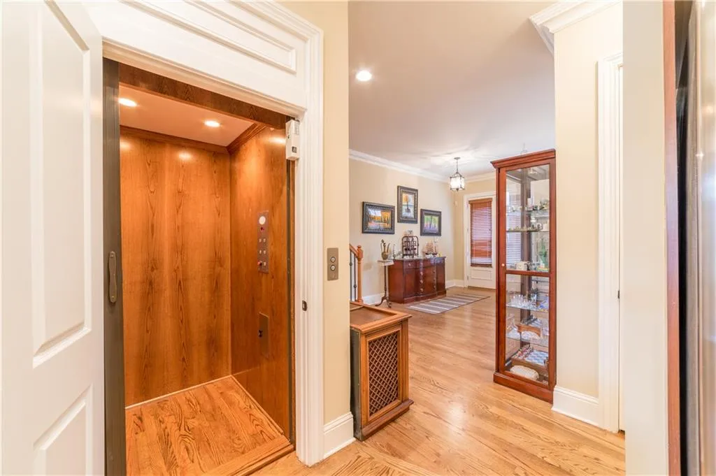 123 Alderwood Hill Unit 102, Sandy Springs, Georgia 30328, 4 Bedrooms Bedrooms, ,4 BathroomsBathrooms,Residential,Sold,123 Alderwood Hill Unit 102,6855362