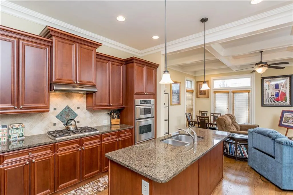 123 Alderwood Hill Unit 102, Sandy Springs, Georgia 30328, 4 Bedrooms Bedrooms, ,4 BathroomsBathrooms,Residential,Sold,123 Alderwood Hill Unit 102,6855362