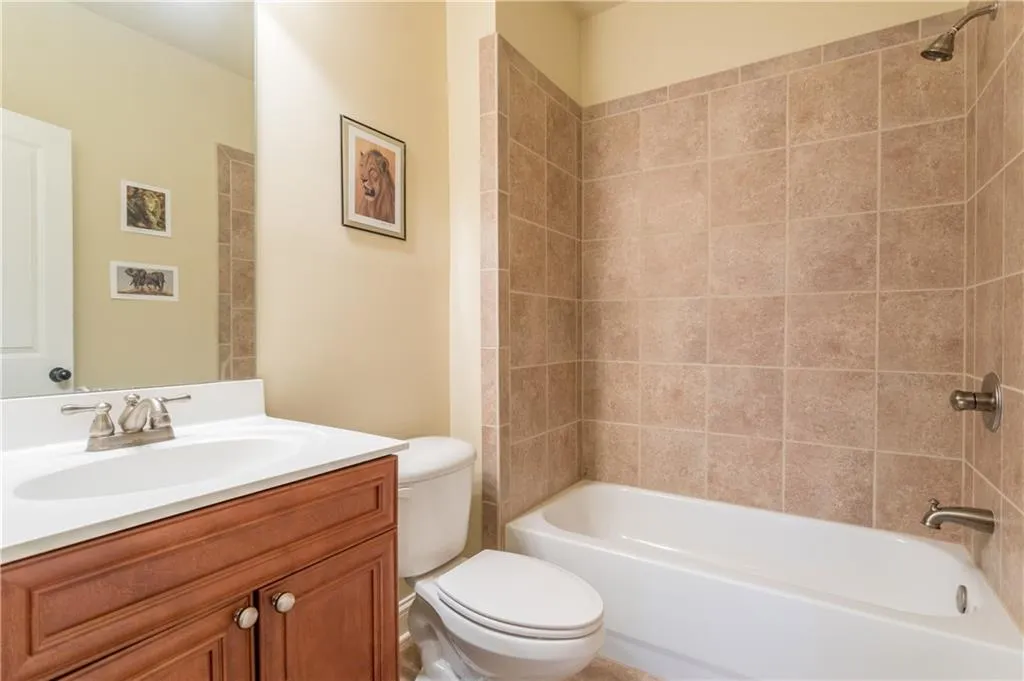 123 Alderwood Hill Unit 102, Sandy Springs, Georgia 30328, 4 Bedrooms Bedrooms, ,4 BathroomsBathrooms,Residential,Sold,123 Alderwood Hill Unit 102,6855362