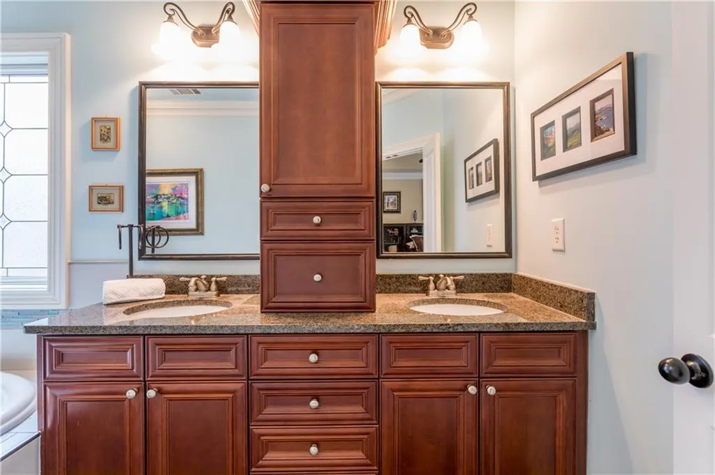 123 Alderwood Hill Unit 102, Sandy Springs, Georgia 30328, 4 Bedrooms Bedrooms, ,4 BathroomsBathrooms,Residential,Sold,123 Alderwood Hill Unit 102,6855362