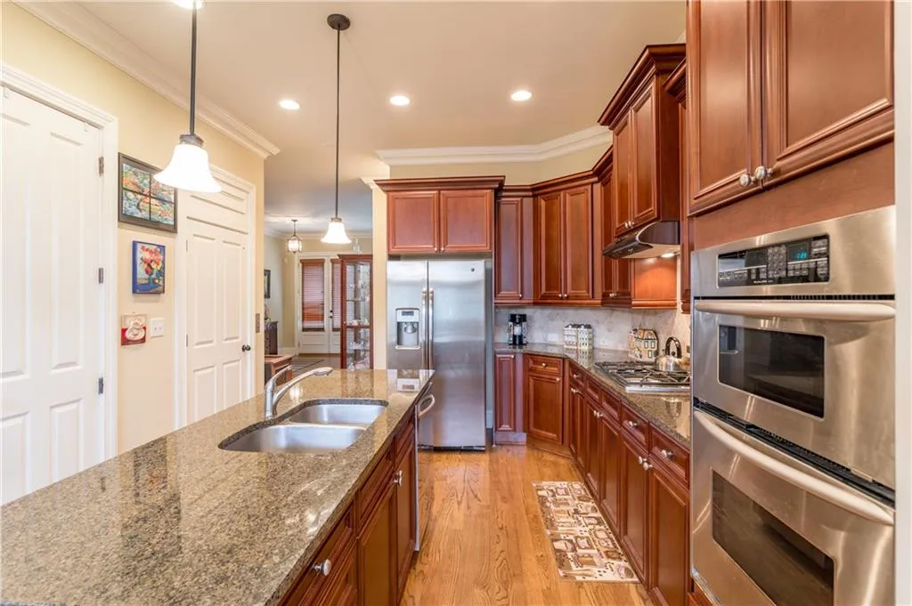 123 Alderwood Hill Unit 102, Sandy Springs, Georgia 30328, 4 Bedrooms Bedrooms, ,4 BathroomsBathrooms,Residential,Sold,123 Alderwood Hill Unit 102,6855362