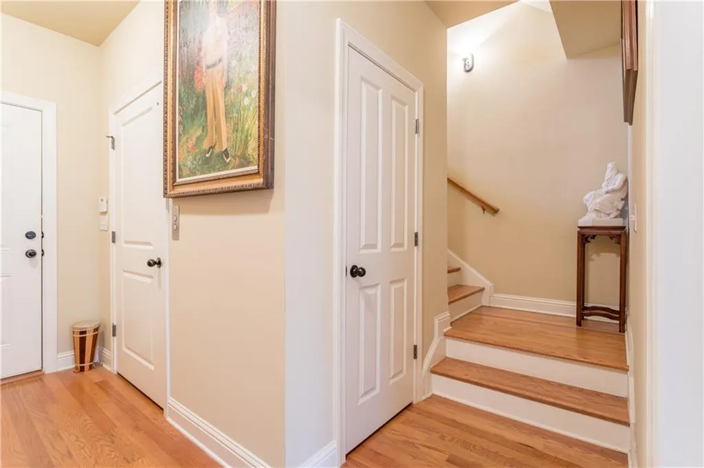 123 Alderwood Hill Unit 102, Sandy Springs, Georgia 30328, 4 Bedrooms Bedrooms, ,4 BathroomsBathrooms,Residential,Sold,123 Alderwood Hill Unit 102,6855362