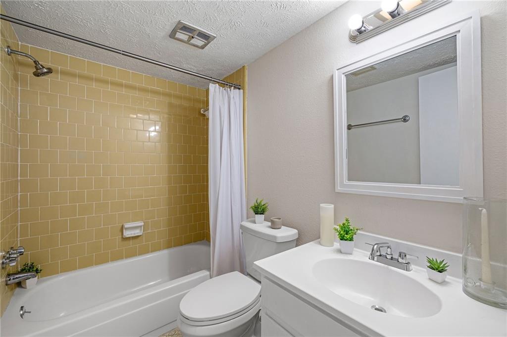 725 Dalrymple Road Unit 8D, Sandy Springs, Georgia 30328, 2 Bedrooms Bedrooms, ,2 BathroomsBathrooms,Residential,Sold,725 Dalrymple Road Unit 8D,7310908