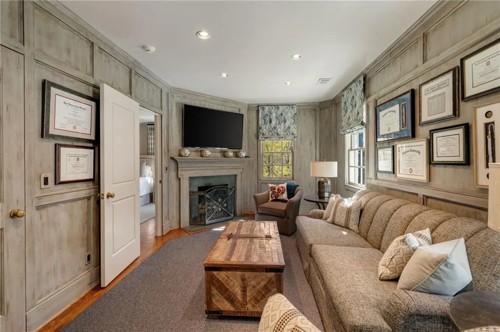Upstairs secondary bedroom den