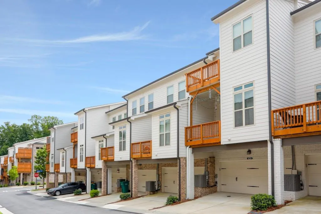 4224 Deming Circle, Sandy Springs, Georgia 30342, 3 Bedrooms Bedrooms, ,3 BathroomsBathrooms,Residential,Sold,4224 Deming Circle,6773223