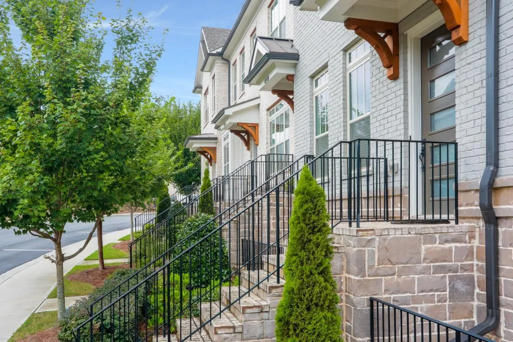 4224 Deming Circle, Sandy Springs, Georgia 30342, 3 Bedrooms Bedrooms, ,3 BathroomsBathrooms,Residential,Sold,4224 Deming Circle,6773223