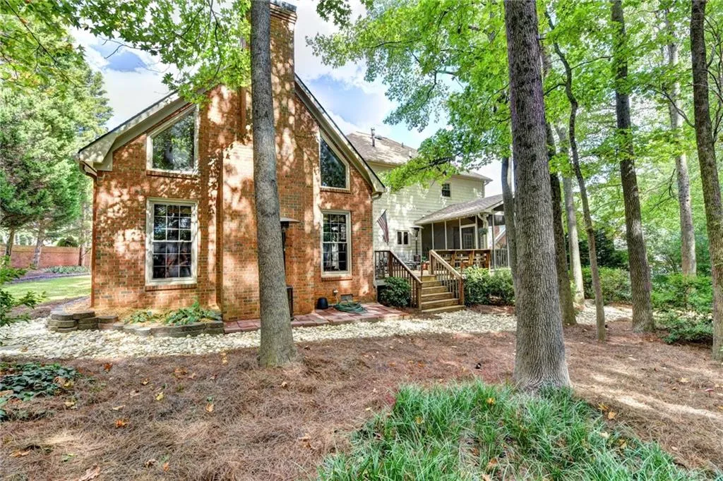 2065 Dunwoody Heritage Drive, Sandy Springs, Georgia 30350, 5 Bedrooms Bedrooms, ,3 BathroomsBathrooms,Residential,Sold,2065 Dunwoody Heritage Drive,5917709