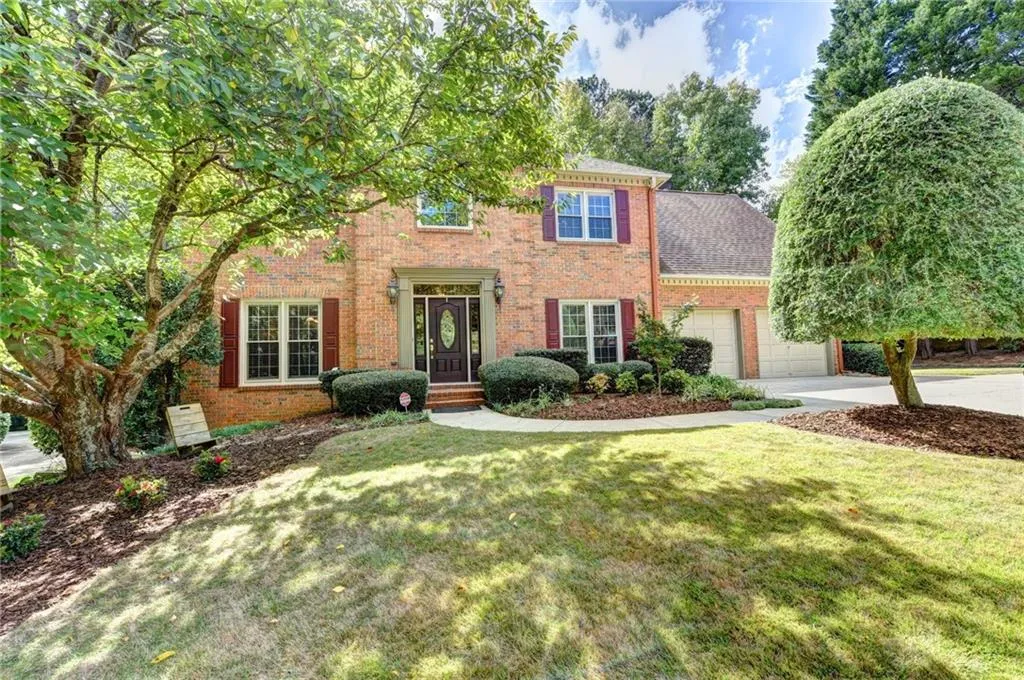 2065 Dunwoody Heritage Drive, Sandy Springs, Georgia 30350, 5 Bedrooms Bedrooms, ,3 BathroomsBathrooms,Residential,Sold,2065 Dunwoody Heritage Drive,5917709