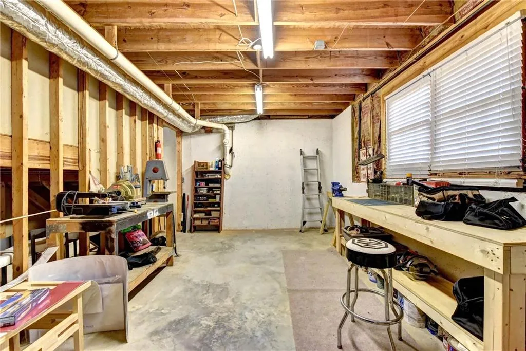 2065 Dunwoody Heritage Drive, Sandy Springs, Georgia 30350, 5 Bedrooms Bedrooms, ,3 BathroomsBathrooms,Residential,Sold,2065 Dunwoody Heritage Drive,5917709