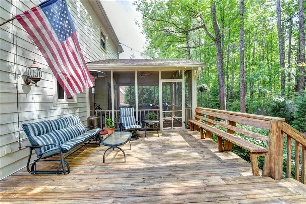 2065 Dunwoody Heritage Drive, Sandy Springs, Georgia 30350, 5 Bedrooms Bedrooms, ,3 BathroomsBathrooms,Residential,Sold,2065 Dunwoody Heritage Drive,5917709