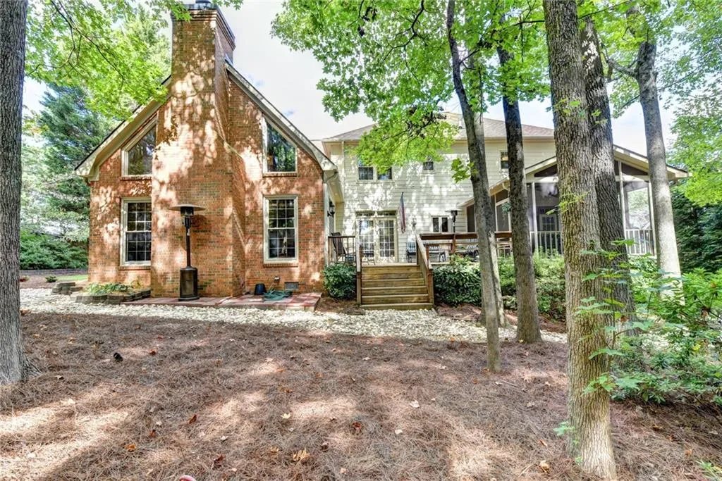 2065 Dunwoody Heritage Drive, Sandy Springs, Georgia 30350, 5 Bedrooms Bedrooms, ,3 BathroomsBathrooms,Residential,Sold,2065 Dunwoody Heritage Drive,5917709