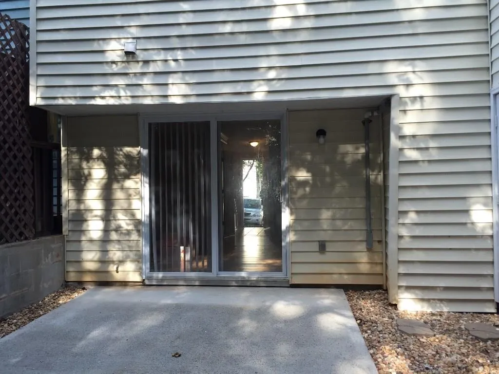 1904 Queen Anne Court, Sandy Springs, Georgia 30350, 2 Bedrooms Bedrooms, ,2 BathroomsBathrooms,Residential,Sold,1904 Queen Anne Court,5595855